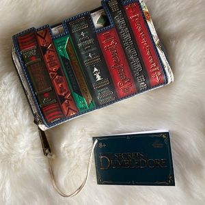 Fantastic Beasts Magical Books Zip Around Wallet